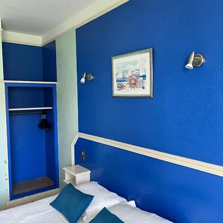 Hotel La Tour Des Anglais Mayenne Exterior photo